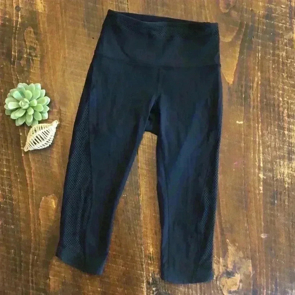 Lululemon | Black Crop Leggings with Mesh Panels - Picture 1 of 6